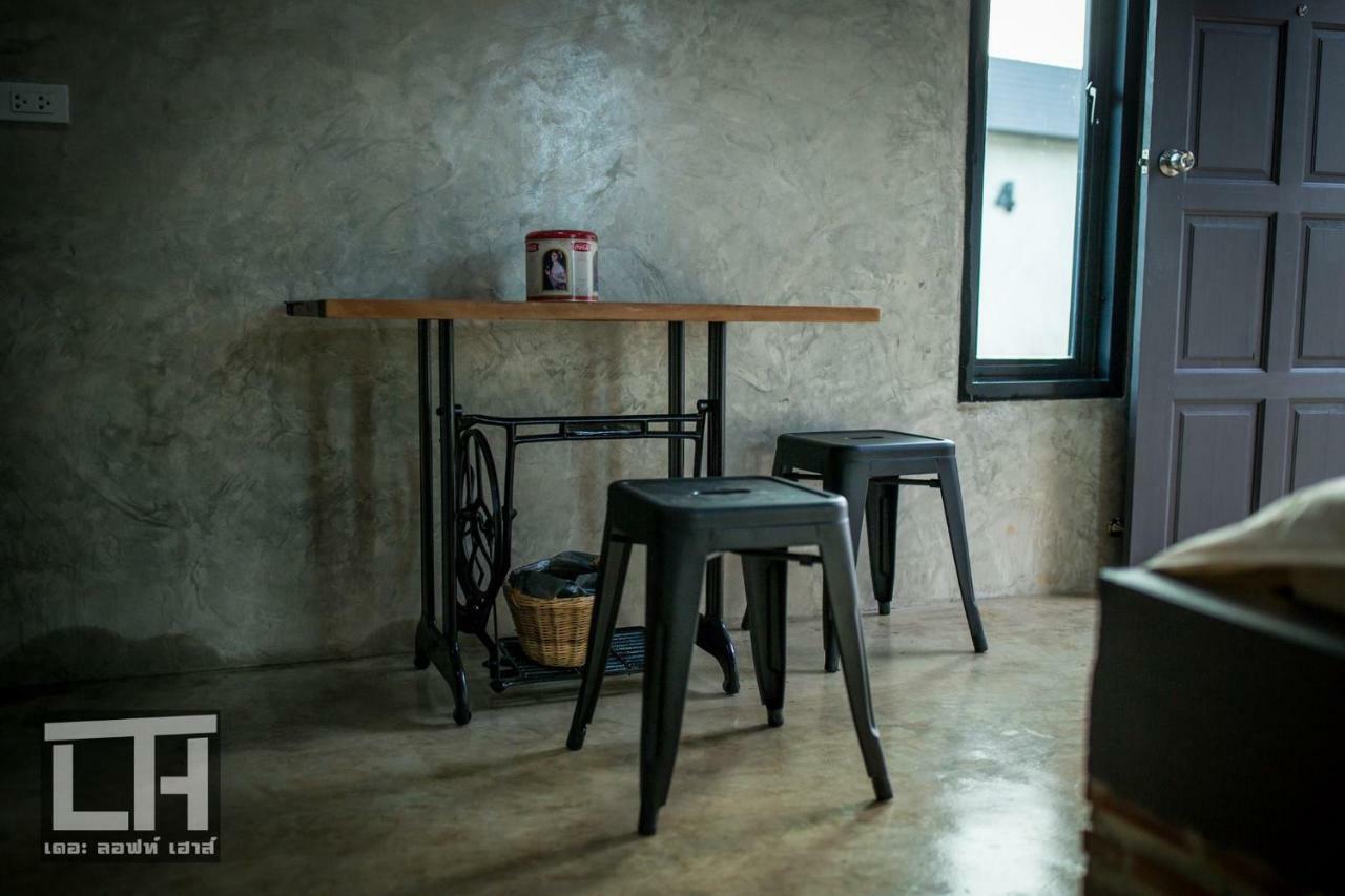 Hotel The Loft House Sakaeo à Watthana Nakhon Extérieur photo