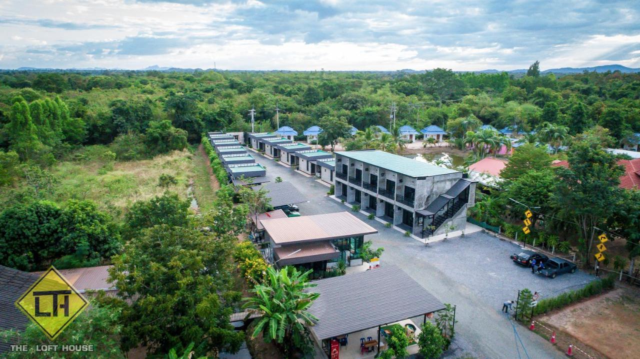 Hotel The Loft House Sakaeo à Watthana Nakhon Extérieur photo