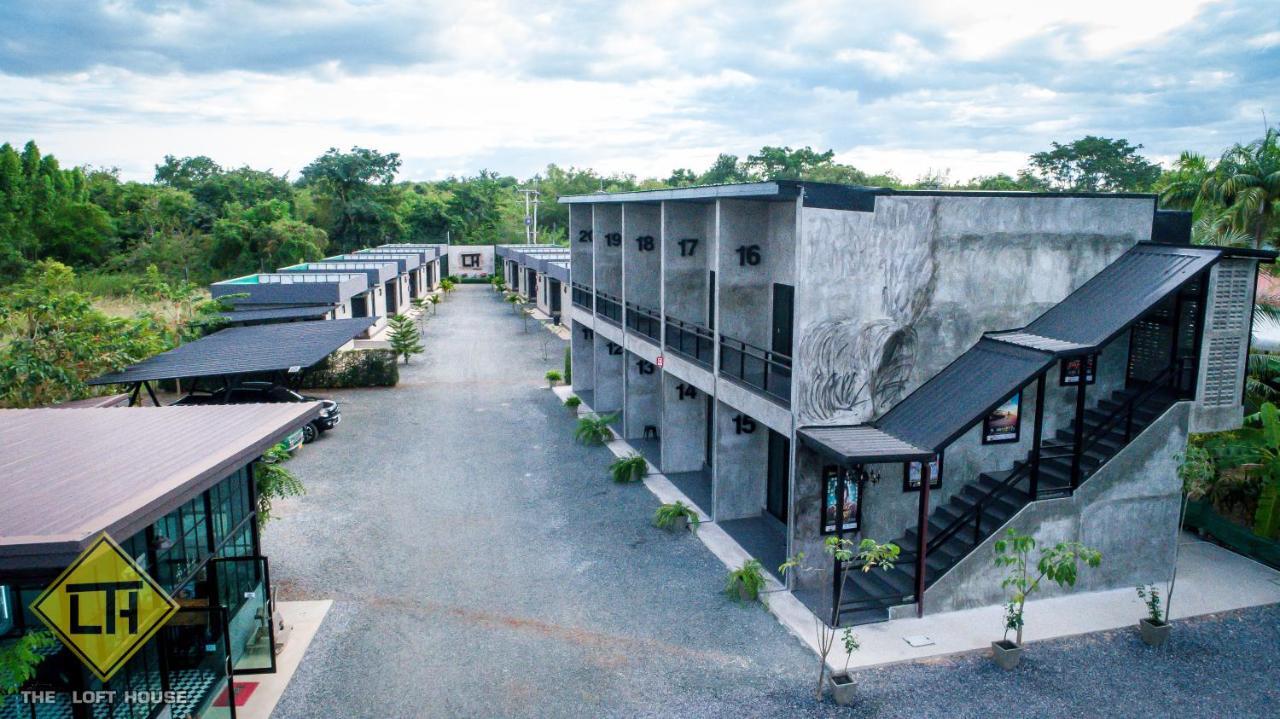 Hotel The Loft House Sakaeo à Watthana Nakhon Extérieur photo
