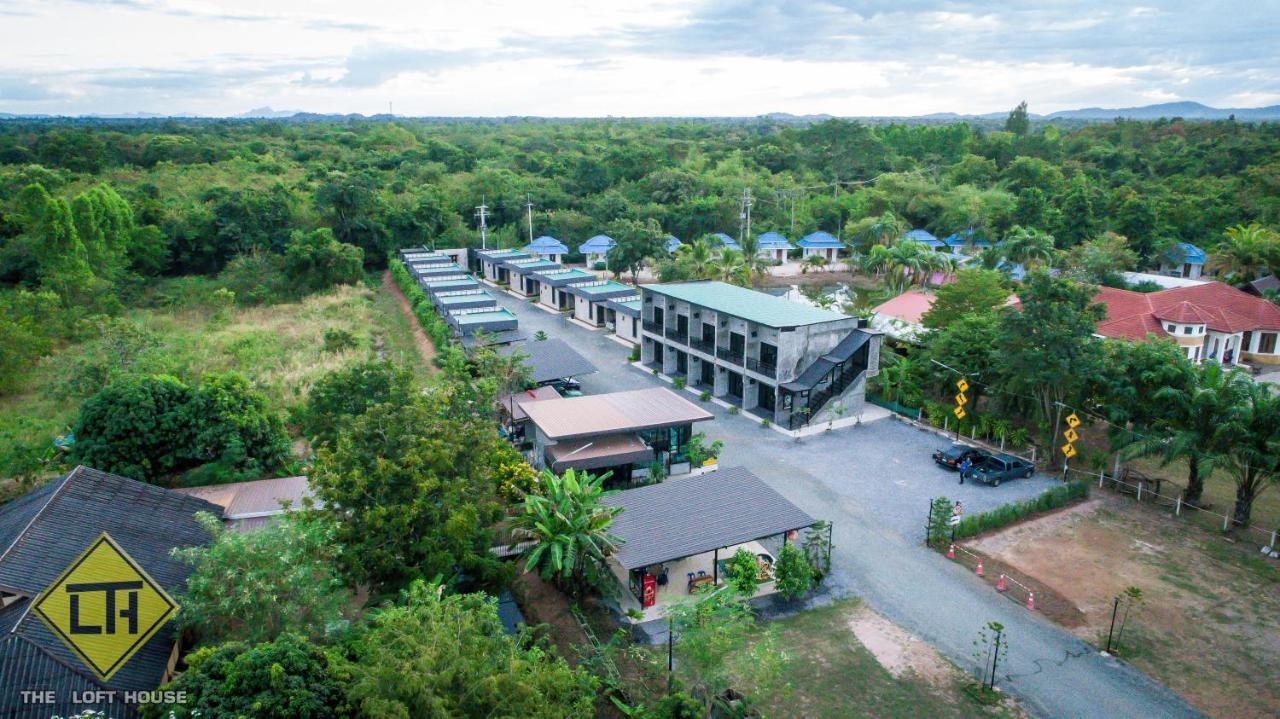 Hotel The Loft House Sakaeo à Watthana Nakhon Extérieur photo