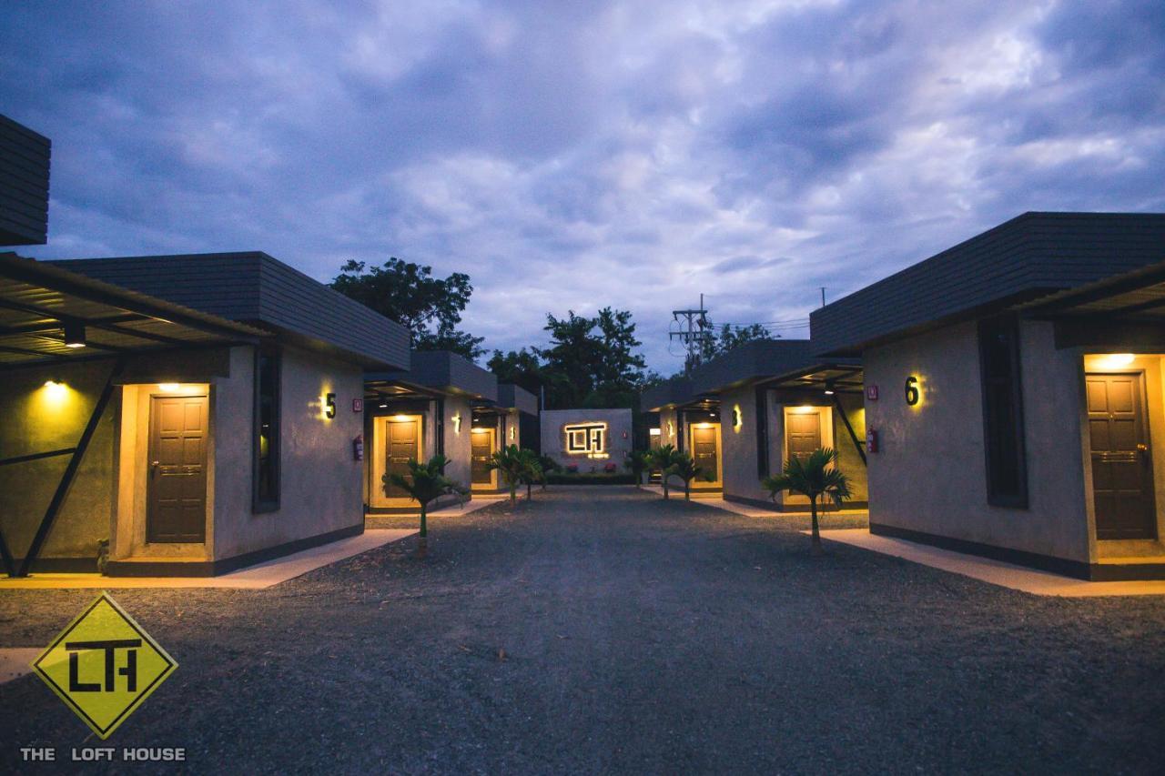 Hotel The Loft House Sakaeo à Watthana Nakhon Extérieur photo
