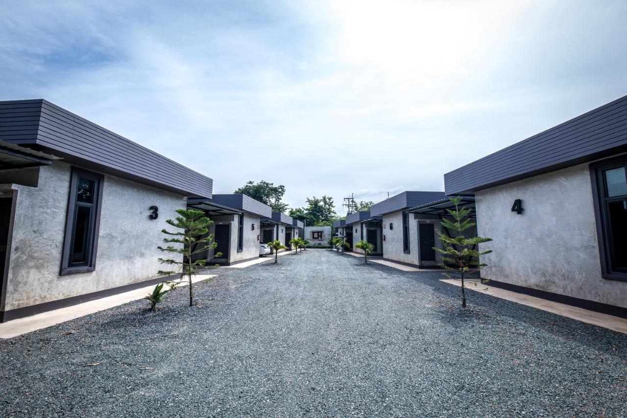 Hotel The Loft House Sakaeo à Watthana Nakhon Extérieur photo